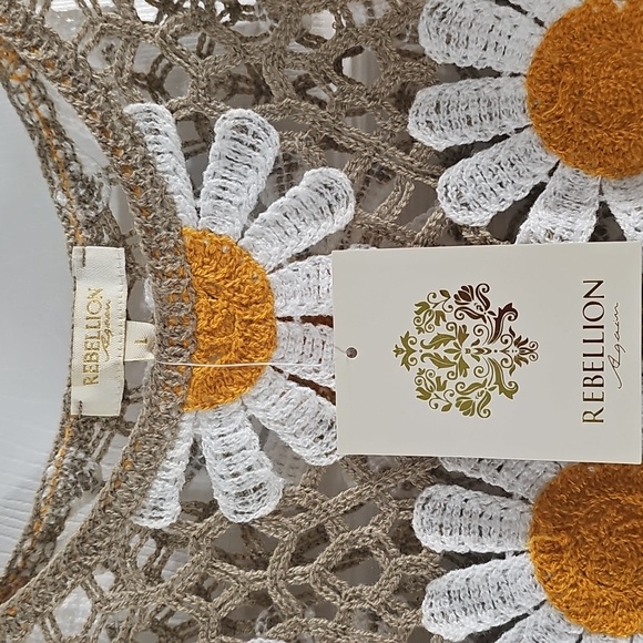 Rebellion Floral Crochet Blouse in Brown and White with Daisys. - Picture 3 of 5